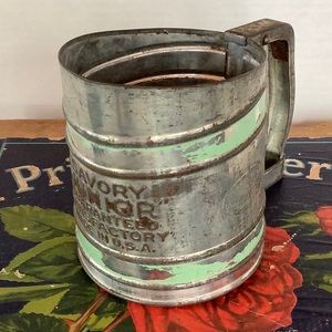 Vintage 1950’s Savory Junior Aluminum Flour Sifter Made in U.S.A.